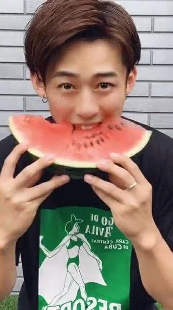 十四岁小网红吃瓜,十四岁小网红的瓜田奇遇记